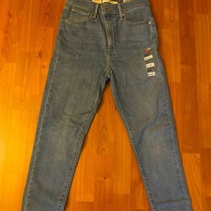 Women’s Levi Jeans